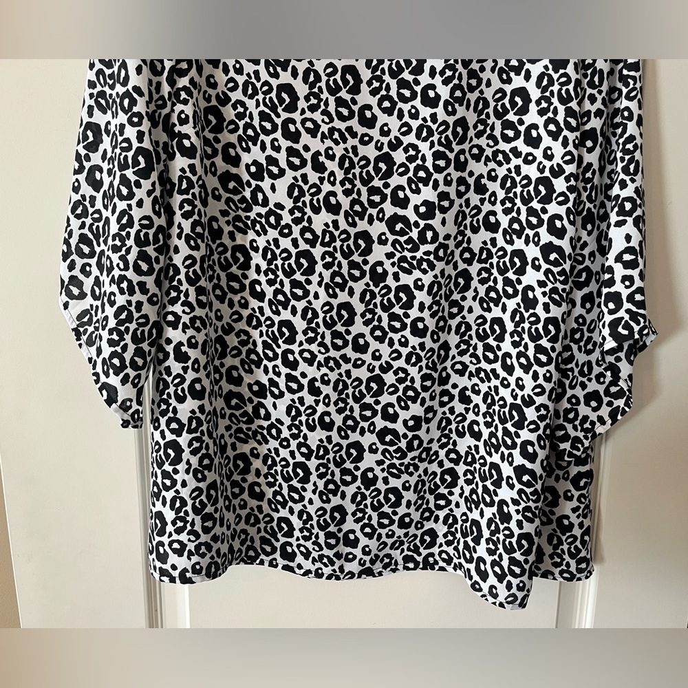 CJ Banks Black and White Animal Print Blouse Women’s Size 1X - Picture 8 of 16